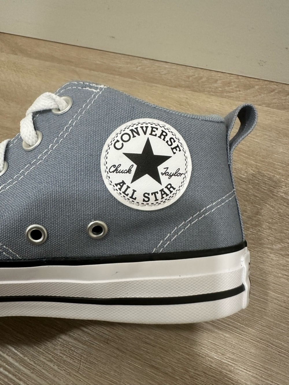 NWOT Converse Chuck Taylor 2.0 All Star Mid Top Sneakers - Light Blue & White - Picture 6 of 9